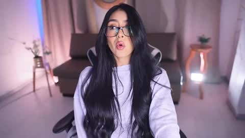 Snapshot of sara_albrecht chatting on 03/03/25, 12:27 Sara  online show from 03/03/25, 12:27