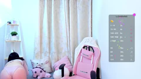 Sara  online show from 11/25/25, 02:44