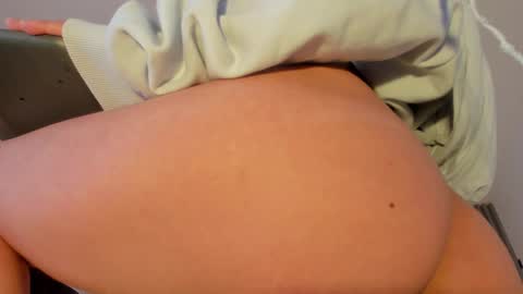 Snapshot of sara_beltran chatting on 02/23/25, 03:13 Sara online show from 02/23/25, 03:13