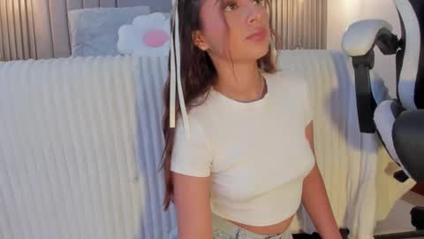 Snapshot of sara_beltran chatting on 03/05/25, 02:36 Sara online show from 03/05/25, 02:36