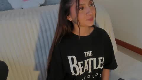 Snapshot of sara_beltran chatting on 03/10/25, 05:33 Sara online show from 03/10/25, 05:33