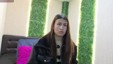 Snapshot of sara_blue13 chatting on 02/16/26, 12:34 Sara online show from 02/16/26, 12:34