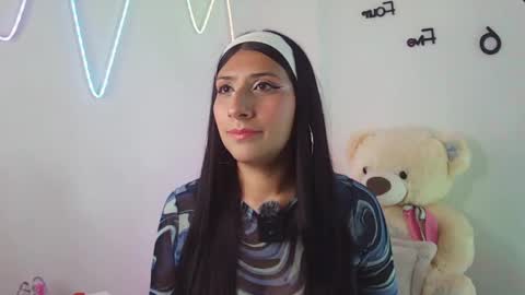 Snapshot of sara_blum_ chatting on 06/03/26, 06:35 SARA online show from 06/03/26, 06:35