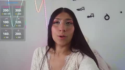 Snapshot of sara_blum_ chatting on 06/06/26, 03:44 SARA online show from 06/06/26, 03:44