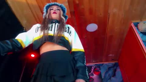 Snapshot of sara_buck chatting on 04/14/26, 06:19 sara_buck online show from 04/14/26, 06:19