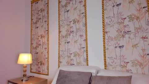 Sara online show from 10/24/25, 07:43