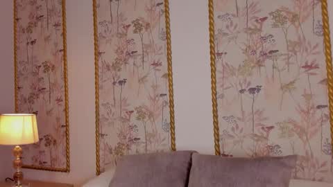 Snapshot of sara_castro24 chatting on 12/20/25, 07:21 Sara online show from 12/20/25, 07:21