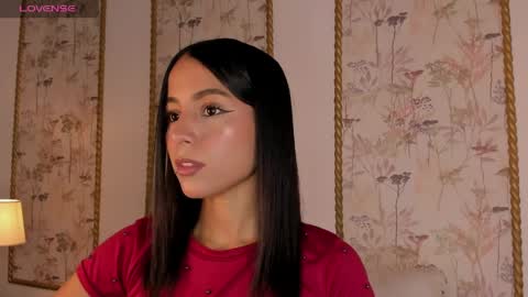 Snapshot of sara_castro24 chatting on 05/27/26, 07:22 Sara online show from 05/27/26, 07:22