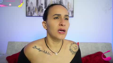 Snapshot of sara_charmy chatting on 11/16/25, 11:27 online show from 11/16/25, 11:27