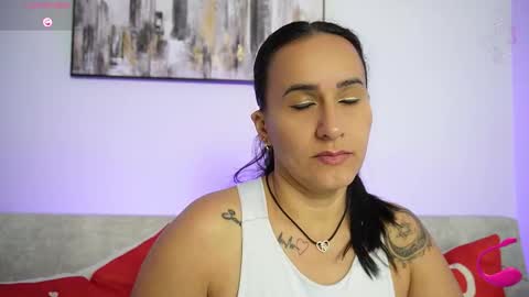 Snapshot of sara_charmy chatting on 11/18/25, 08:52 online show from 11/18/25, 08:52