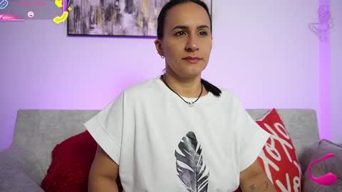 Snapshot of sara_charmy chatting on 11/28/25, 09:56 online show from 11/28/25, 09:56