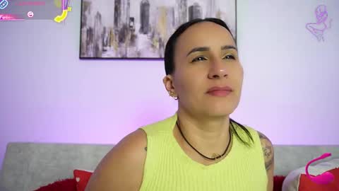 Snapshot of sara_charmy chatting on 12/01/25, 11:37 online show from 12/01/25, 11:37