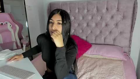 Sara online show from 11/25/25, 02:50