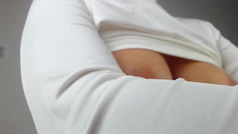 Im Sara I am happy to be here  online show from 01/31/26, 07:11