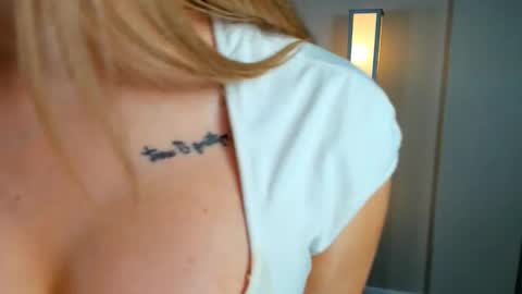 Snapshot of sara_fest chatting on 02/07/25, 02:04 sara_fest online show from 02/07/25, 02:04