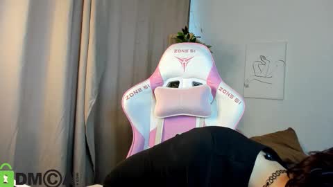 Sarah online show from 10/27/25, 09:02