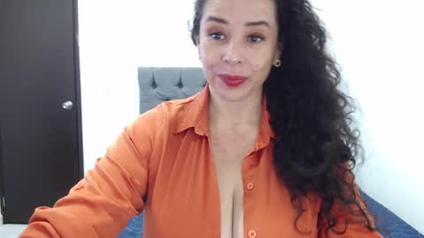 Sara hot46 online show from 12/17/24, 10:01