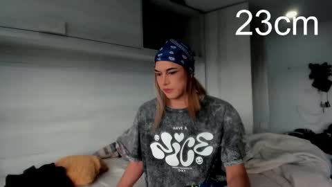 sara_hunter1 online show from 10/16/25, 06:53