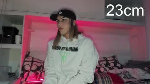 sara_hunter1 online show from 10/21/25, 12:00