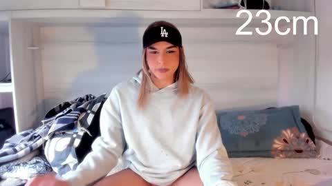 sara_hunter1 online show from 10/25/25, 11:29