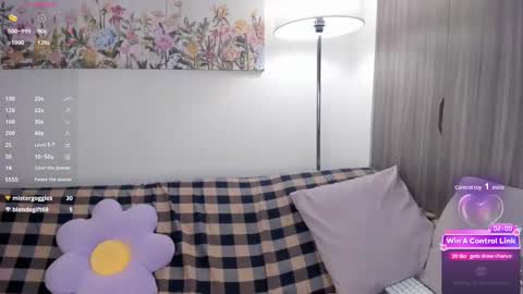 Snapshot of sara_kim_ chatting on 02/05/26, 10:58 Sara new account give me thomb up Follow me help me reach 15k followers again online show from 02/05/26, 10:58