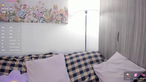 Snapshot of sara_kim_ chatting on 02/11/26, 11:10 Sara new account give me thomb up Follow me help me reach 15k followers again online show from 02/11/26, 11:10