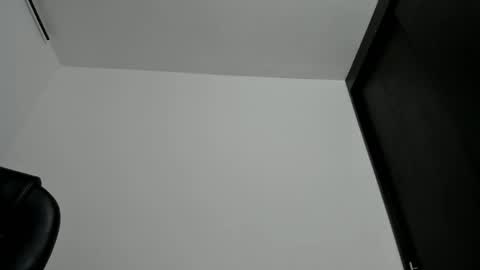 sara_len online show from 04/10/26, 10:58