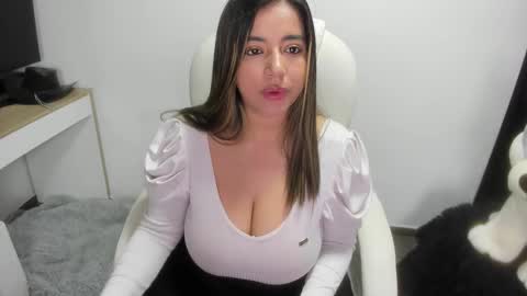 sarah  LIZCANO....... online show from 02/17/25, 10:51