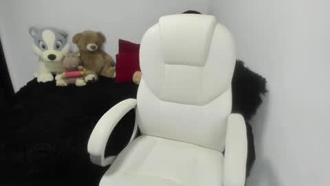 sarah  LIZCANO....... online show from 03/04/25, 09:54