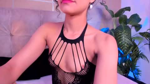 Snapshot of sara_mac_ chatting on 07/25/26, 12:58 Sara online show from 07/25/26, 12:58