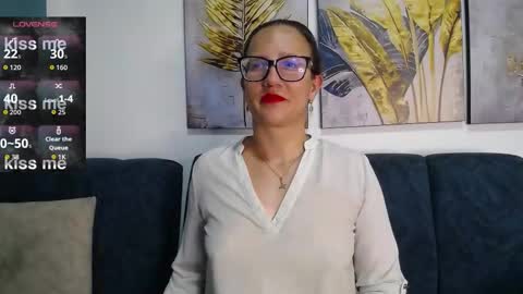 Sara   online show from 03/25/26, 09:54