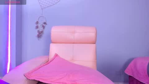 Snapshot of sara_mattel chatting on 12/19/25, 10:00 Sara online show from 12/19/25, 10:00