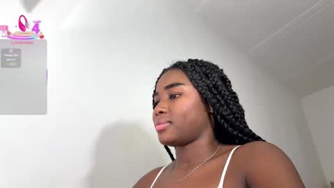 Snapshot of sara_muscle chatting on 12/23/25, 02:42 Sara online show from 12/23/25, 02:42