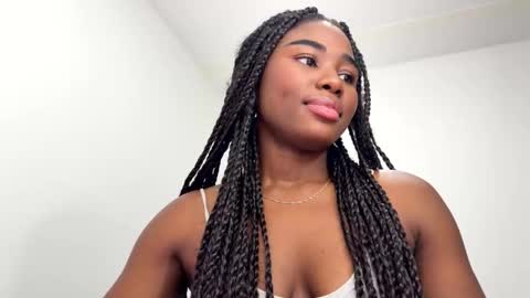 Snapshot of sara_muscle chatting on 02/24/26, 05:00 Sara online show from 02/24/26, 05:00