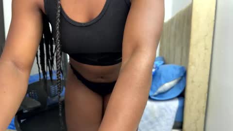 Snapshot of sara_muscle chatting on 03/22/26, 12:03 Sara online show from 03/22/26, 12:03