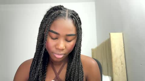 Snapshot of sara_muscle chatting on 04/01/26, 07:00 Sara online show from 04/01/26, 07:00