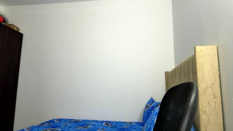 Snapshot of sara_muscle chatting on 04/15/26, 09:37 Sara online show from 04/15/26, 09:37