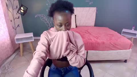 Snapshot of sara_naugty chatting on 02/13/25, 12:32 S A R A online show from 02/13/25, 12:32