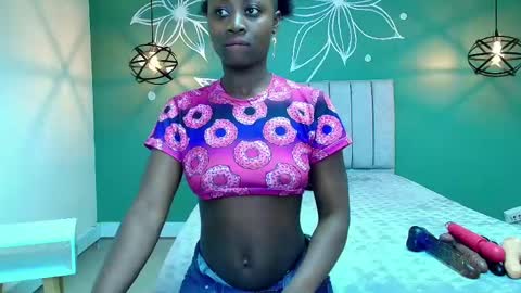 Snapshot of sara_naugty chatting on 02/13/25, 08:55 S A R A online show from 02/13/25, 08:55