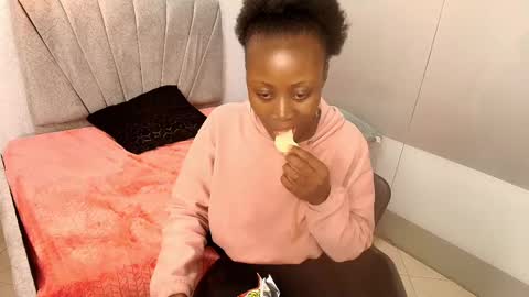 Snapshot of sara_naugty chatting on 02/15/25, 07:39 S A R A online show from 02/15/25, 07:39