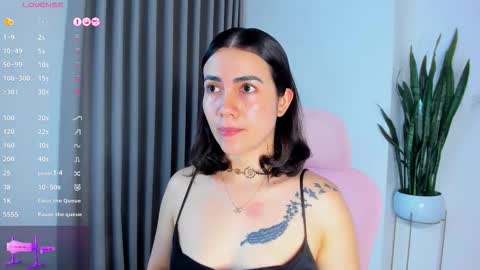 Snapshot of sara_ospina22 chatting on 03/18/26, 11:02 Sara online show from 03/18/26, 11:02