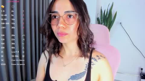 Snapshot of sara_ospina22 chatting on 03/20/26, 11:37 Sara online show from 03/20/26, 11:37