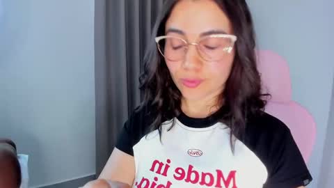 Snapshot of sara_ospina22 chatting on 04/01/26, 01:41 Sara online show from 04/01/26, 01:41