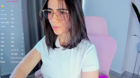 Snapshot of sara_ospina22 chatting on 04/16/26, 02:51 Sara online show from 04/16/26, 02:51