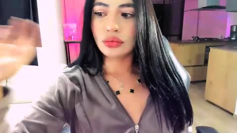 Snapshot of sara_oxford chatting on 04/11/26, 01:10 Sara online show from 04/11/26, 01:10