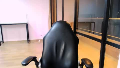 Snapshot of sara_oxford chatting on 04/22/26, 05:32 Sara online show from 04/22/26, 05:32