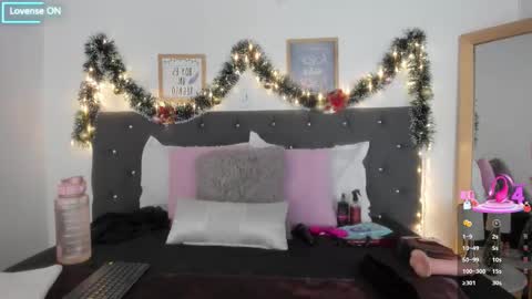 Sara  online show from 12/17/25, 07:09