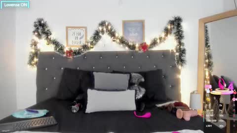 Sara  online show from 12/22/25, 05:32