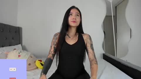 Snapshot of sara_queen9 chatting on 12/11/24, 05:48 Sara online show from 12/11/24, 05:48