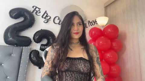 Snapshot of sara_queen9 chatting on 02/14/25, 07:12 Sara online show from 02/14/25, 07:12